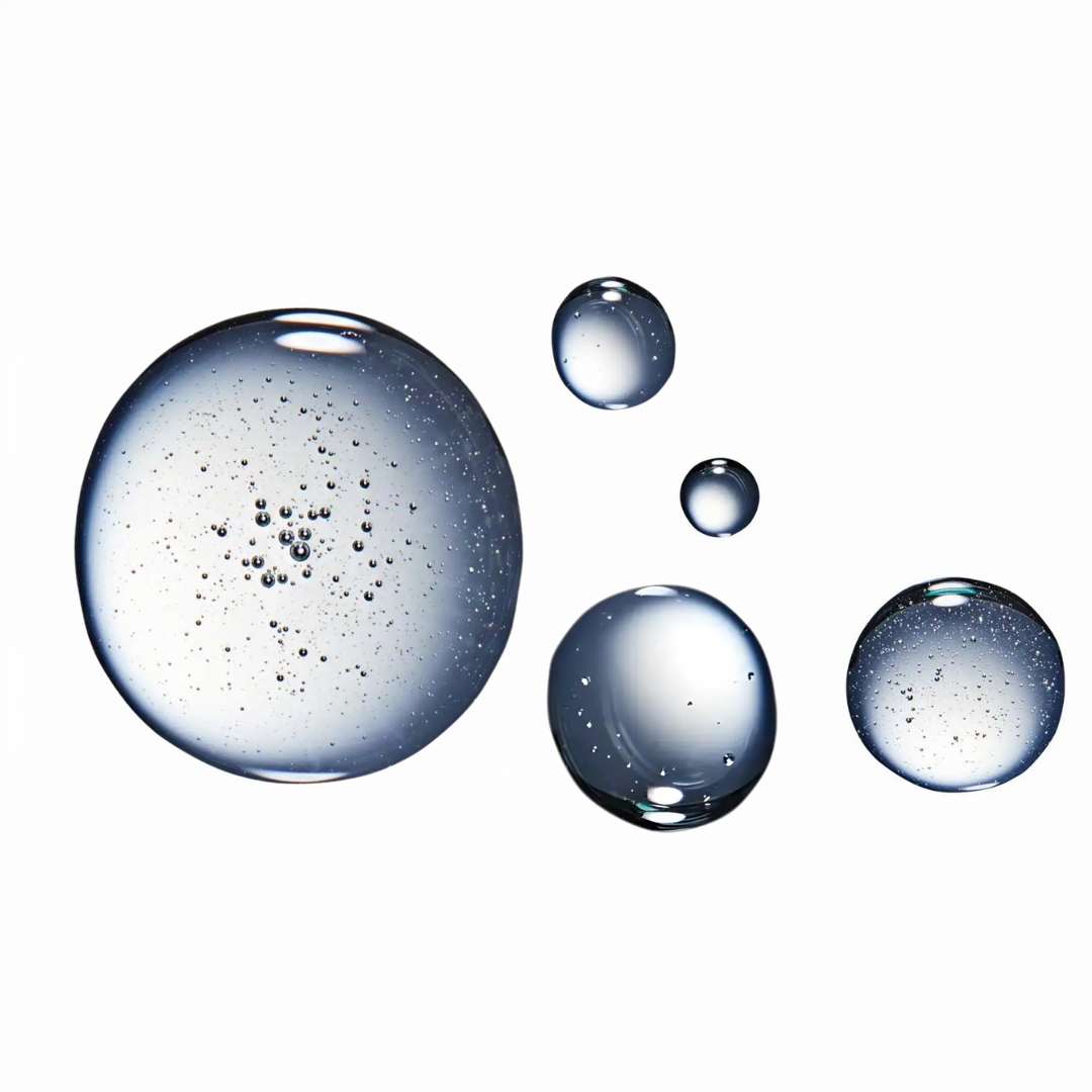 DADO SENS REGENERATION E Gesichtsgel – transparente Gel-Textur mit feinen Luftbläschen auf weißem Hintergrund