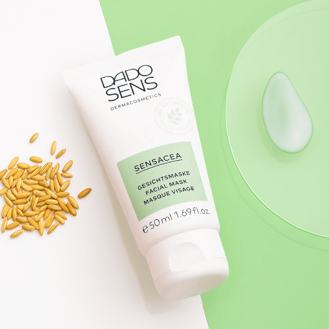 DADO SENS SENSACEA Gesichtsmaske – Produktpräsentation mit Naturmotiv und tropfenförmiger Gelstruktur auf grünem Untergrund