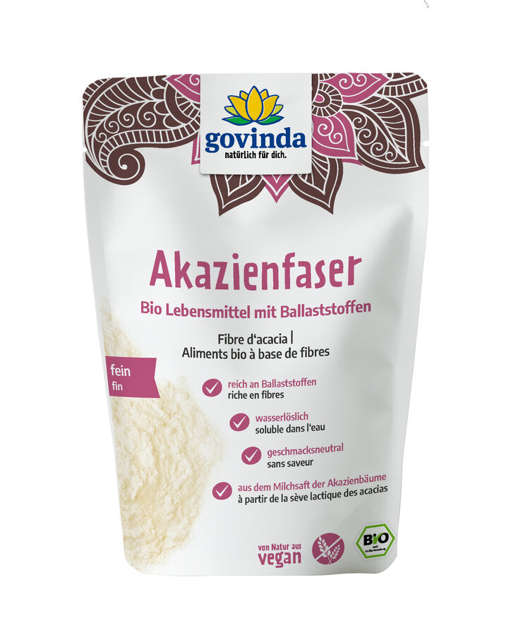 Govinda Bio Akazienfaser Pulver, fein gemahlen, in einer umweltfreundlichen Verpackung. Das Produkt ist reich an Ballaststoffen, wasserlöslich, geschmacksneutral und aus dem Milchsaft der Akazienbäume gewonnen. Bio- und vegan-zertifiziert.