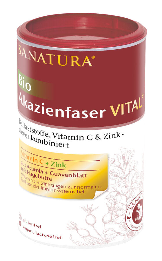 Verpackung des Produkts Sanatura Bio Akazienfaser VITAL. Die rote Dose enthält eine Kombination aus Ballaststoffen, Vitamin C und Zink. Auf dem Etikett wird hervorgehoben, dass die Vitamine aus natürlichen Quellen wie Acerola, Guavenblatt und Hagebutte stammen. Das Produkt ist glutenfrei, vegan und laktosefrei.