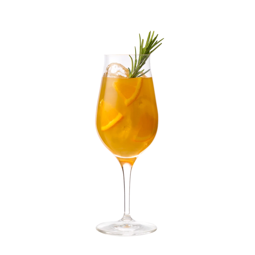 Aperino alkoholfreier Bio-Aperitif Curcuma Ingwer – serviert auf Eis mit Orangenscheiben und Rosmarin
