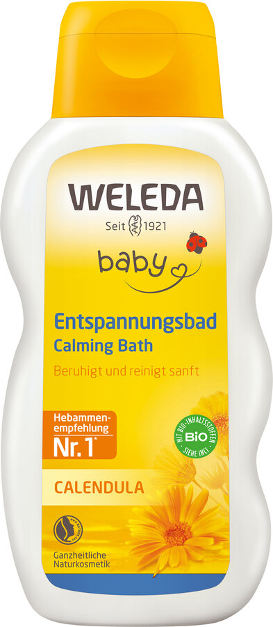 Das Bild zeigt eine Flasche des Weleda Baby Entspannungsbads. Die Flasche hat ein weißes Etikett mit dem Weleda-Logo und der "baby"-Marke, sowie dem deutschen Text "Entspannungsbad". Das Etikett erwähnt auch, dass das Produkt Ringelblume enthält und von Hebammen empfohlen wird. Die Flasche hat einen gelben Deckel.