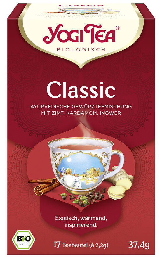 Eine Packung des 'Classic' Tees von Yogi Tea. Die Verpackung ist rot und zeigt eine Illustration einer Tasse Tee mit einem orientalischen Motiv. Oben steht in roter Schrift 'Yogi Tea' und darunter 'Biologisch'. Die Teesorte ist als 'Ayurvedische Gewürzteemischung mit Zimt, Kardamom, Ingwer' beschrieben. Unten steht 'Exotisch, wärmend, inspirierend'. Es sind 17 Teebeutel à 2,2 g enthalten, insgesamt 37,4 g. Unten links ist das Bio-Siegel abgebildet.