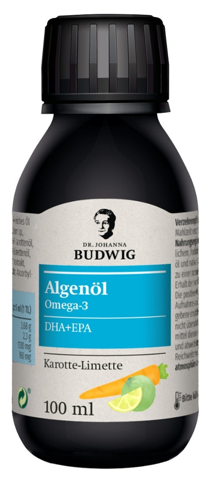 Dr. Johanna Budwig Algenöl Omega-3 mit DHA und EPA, Geschmacksrichtung Karotte-Limette, 100 ml Flasche. Schwarze Flasche mit Schraubverschluss, blaues Etikett mit weißer und schwarzer Schrift sowie Abbildung von Karotte und Limette.