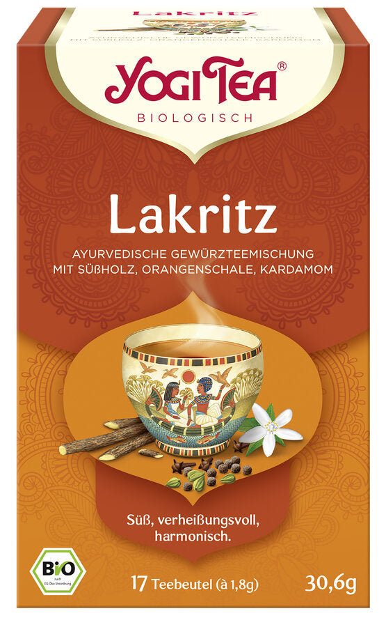 Eine Packung des 'Lakritz' Tees von Yogi Tea. Die Verpackung ist orange und zeigt eine Illustration einer Tasse Tee mit einem ägyptischen Motiv, umgeben von Süßholzwurzeln, Orangenschalen, Kardamomkapseln und einer Blüte. Oben steht in roter Schrift 'Yogi Tea' und darunter 'Biologisch'. Die Teesorte ist als 'Ayurvedische Gewürzteemischung mit Süßholz, Orangenschale, Kardamom' beschrieben. Unten steht 'Süß, verheißungsvoll, harmonisch'. Es sind 17 Teebeutel à 1,8 g enthalten, insgesamt 30,6 g.