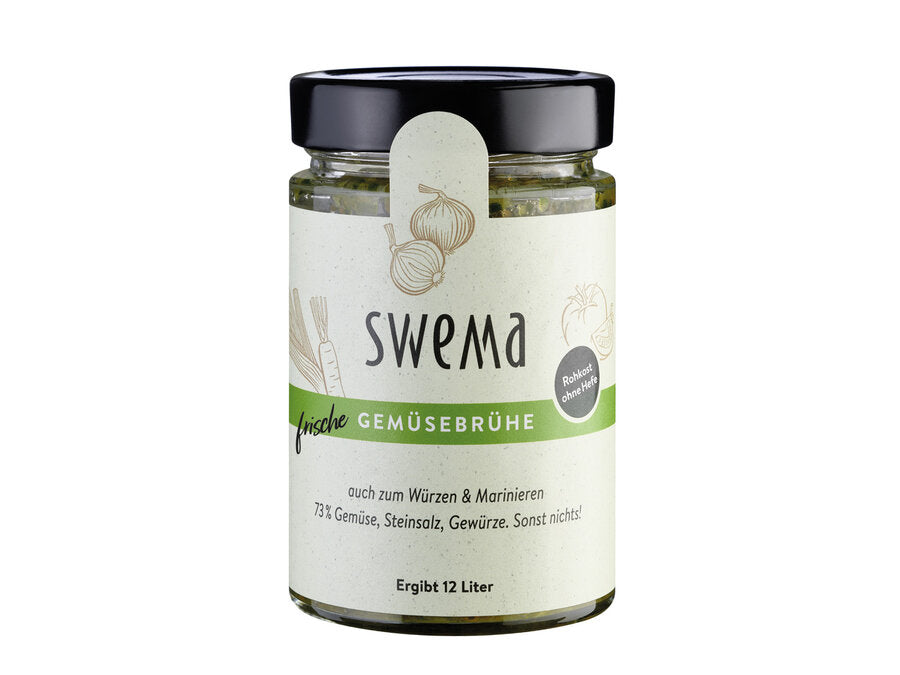 Großes Glas mit SWEMA Frische Gemüsebrühe, 73% Gemüse, Steinsalz und Gewürze, ohne Hefe, mit grün-weißem Etikett und schwarzem Deckel. Verwendbar zum Würzen und Marinieren, ergibt 12 Liter Brühe. Auf dem Etikett sind Zeichnungen von Gemüse wie Zwiebeln, Karotten und Tomaten abgebildet.