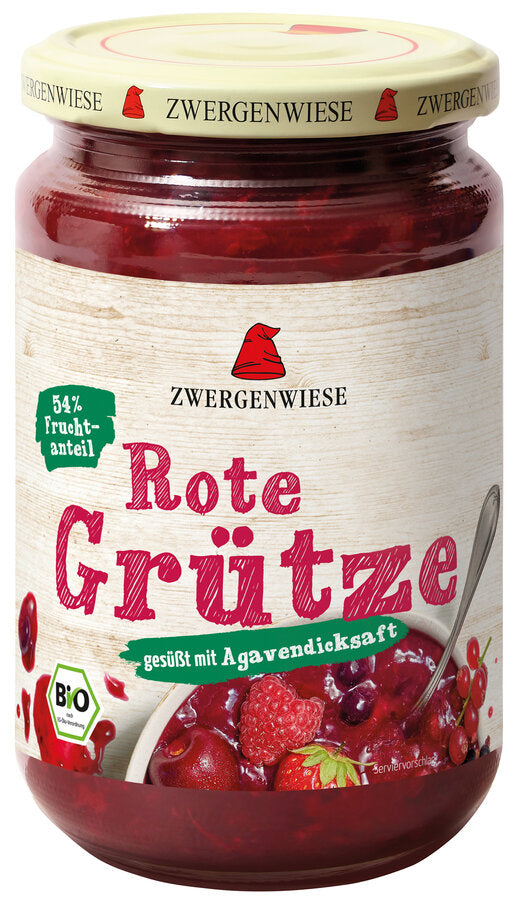 Das Bild zeigt ein Glas "Rote Grütze" von Zwergenwiese. Der Deckel ist beige mit einem roten Zwergenhut. Das Etikett ist weiß mit der Aufschrift "Zwergenwiese Rote Grütze" in roter Schrift. Es gibt einen grünen Hinweis auf einen 54% Fruchtanteil und die Angabe "gesüßt mit Agavendicksaft". Unten links befindet sich ein Bio-Siegel. Auf dem Etikett sind außerdem Abbildungen von Beerenfrüchten und einer Schüssel mit Roter Grütze zu sehen.