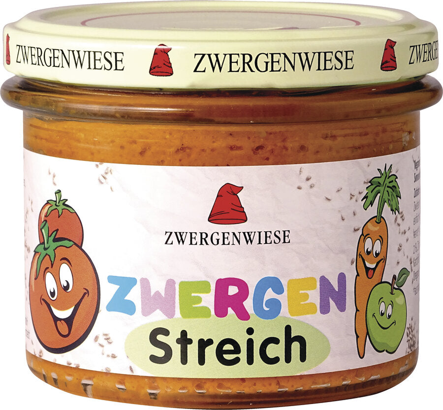 Ein Glas mit dem Bio-Aufstrich "Zwergen Streich" von der Marke Zwergenwiese. Das bunte Etikett zeigt eine rote Zwergenmütze und die Aufschrift "Zwergen Streich". Fröhliche Illustrationen von Tomaten, Äpfeln und Karotten zieren das Etikett. Der beige Deckel trägt mehrfach das Zwergenwiese-Logo. Dieser vegane, hefefreie und glutenfreie Aufstrich ist ideal für gesundheitsbewusste Genießer und Kinder, die eine leckere und natürliche Alternative zu herkömmlichen Aufstrichen suchen.