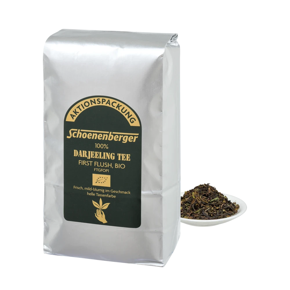 Schoenenberger Darjeeling Schwarzer Tee Bio 500g – Packung mit losem Tee auf Teller