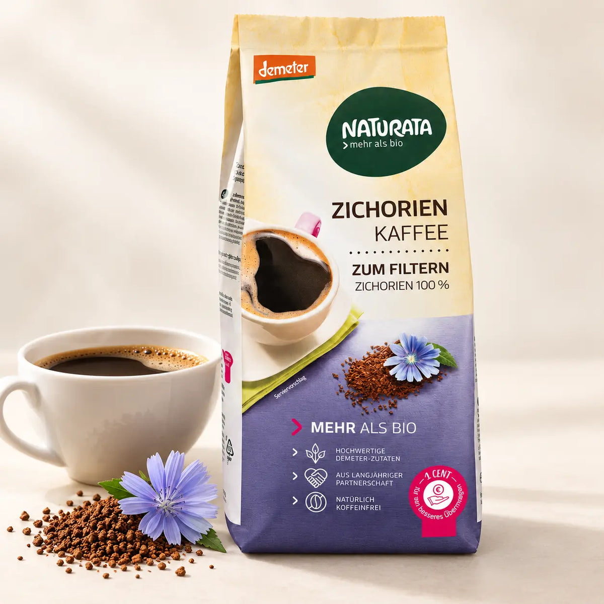 Naturata Zichorienkaffee zum Filtern mit Tasse und Zichorienblüte