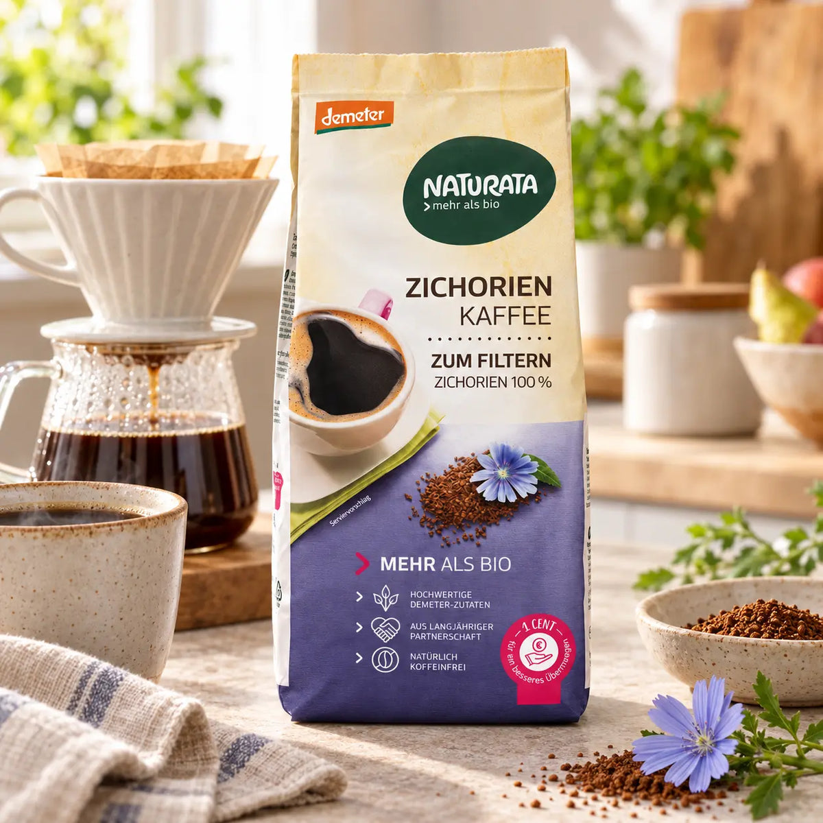 Naturata Zichorienkaffee zum Filtern bei der Zubereitung mit Handfilter und Kaffeetasse
