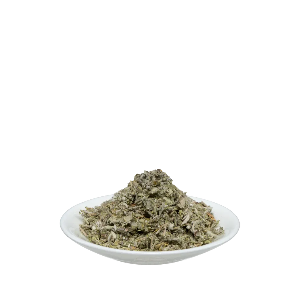 Lose Salbeiblätter in Bio-Qualität auf weißem Teller – Salus® Salbeiblätter Tee 75 g