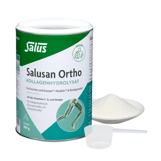 Salusan Ortho Kollagenhydrolysat Pulver 300 g mit Dosierlöffel und Pulver auf Teller