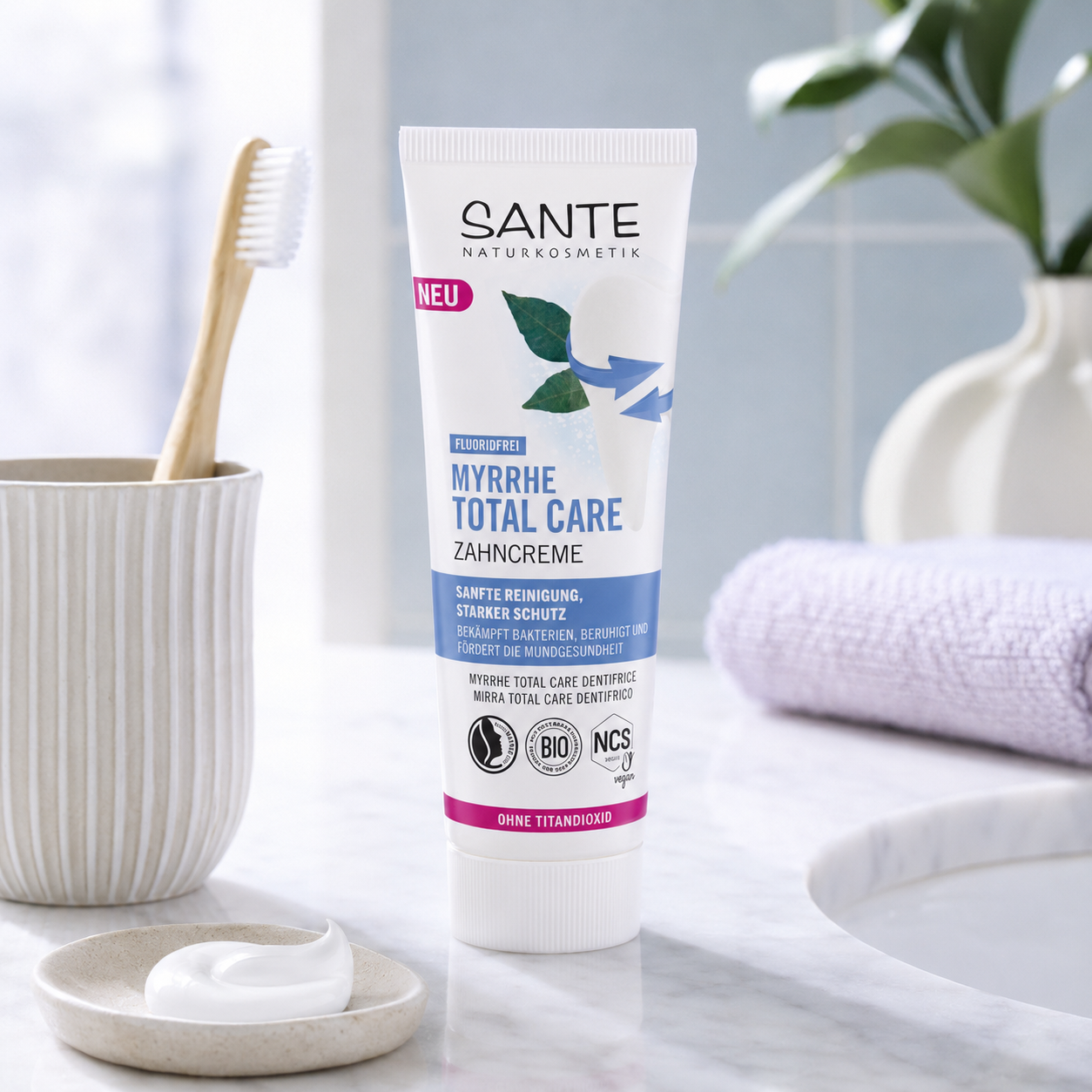 SANTE Myrrhe Total Care Zahncreme im Badezimmer für die tägliche Zahnpflege