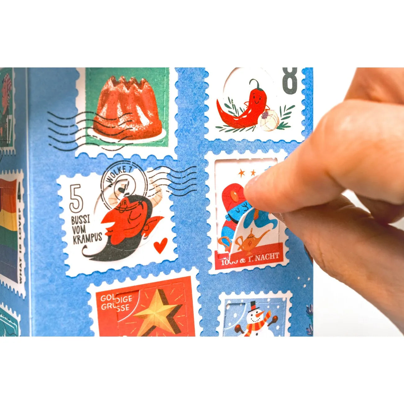 Sonnentor Gewürz Adventskalender 2025 – Detailansicht Türchen mit Briefmarken-Design