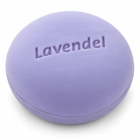 Made by Speick Badeseife Lavendel 225 g – runde violette Seife auf weißem Hintergrund