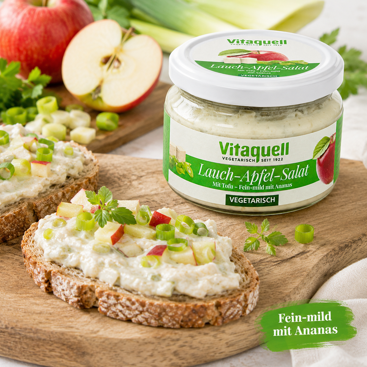 Vitaquell Lauch-Apfel-Salat als Brotaufstrich auf Vollkornbrot mit Apfel und Lauch