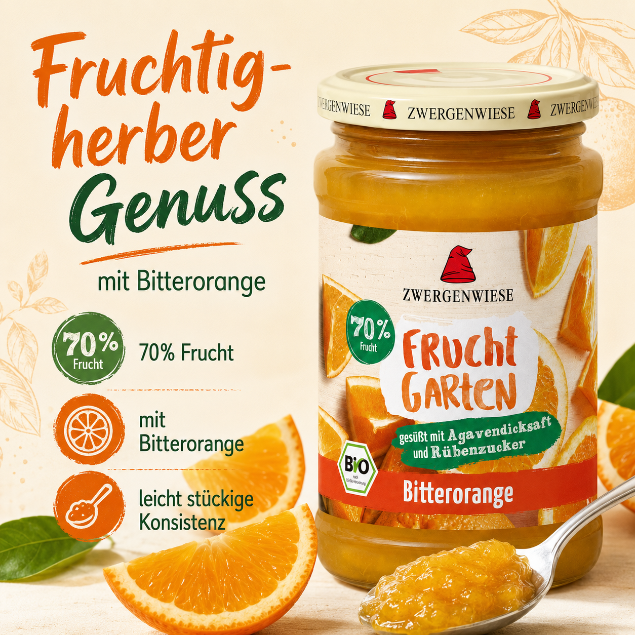 Zwergenwiese FruchtGarten Bitterorange mit Orangenspalten und leicht stückigem Fruchtaufstrich auf einem Löffel